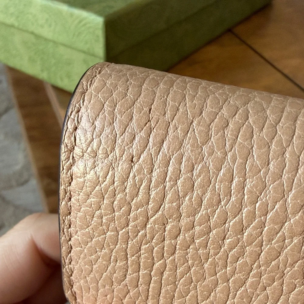 Authentic GUCCI Interlocking GG Beige Leather Long Bifold Wallet - Picture 4 of 10